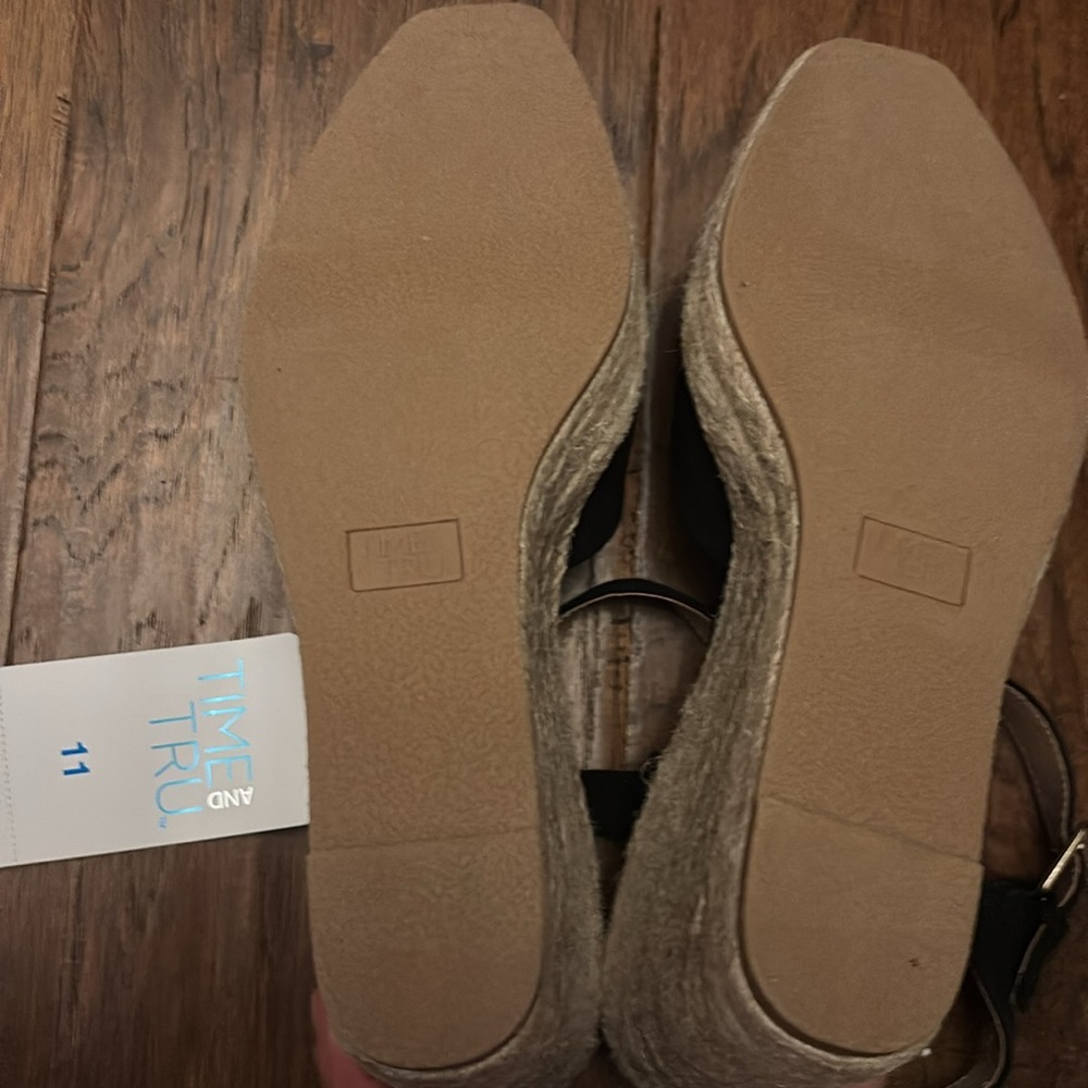 NWT Stylish Black Espadrilles - Picture 4 of 5